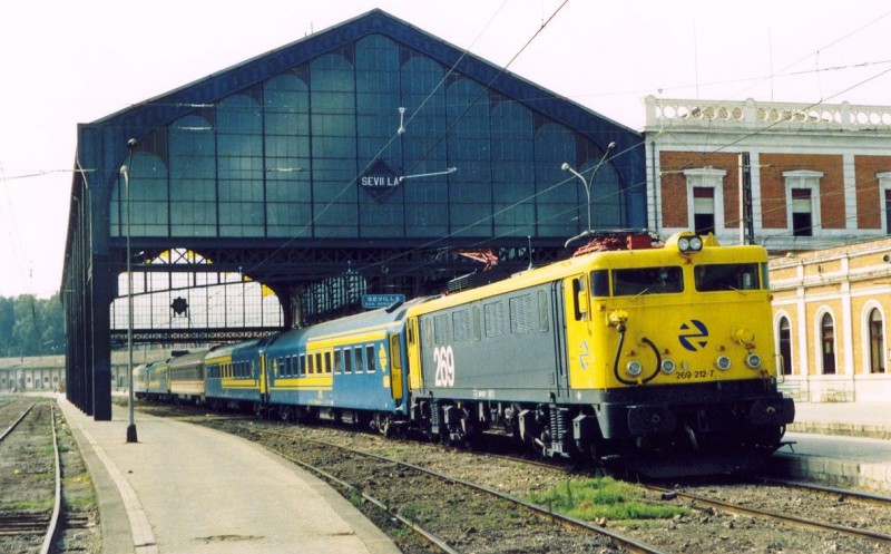 269.212 - Sevilla San Bernardo. RAPIDO CADIZ-MADRID 1990.jpg