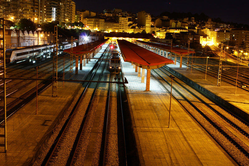 Estación_de_Tren_de_Vigo_(6081425800).jpg