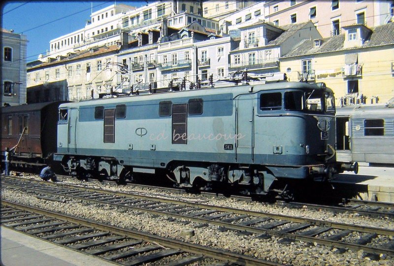 2511 Lisboa Sta Apolónia 1950s.jpg