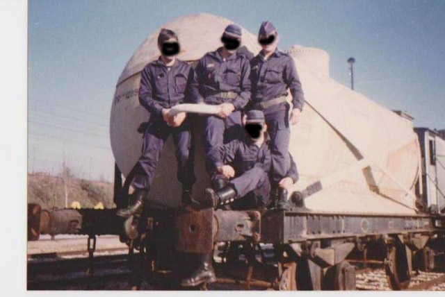 1983 zapadores con cisterna c.jpg
