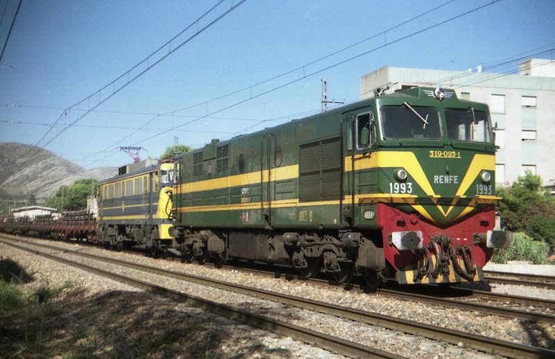 e153 La 1993, en Benicassim dando la doble a una 'indispuesta' japonesa una calurosa tarde del 18-8-87.jpg