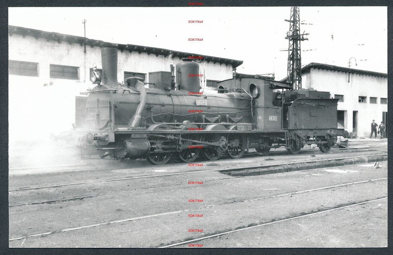 RQ35 SPAIN RENFE steam locomotive 040.2221 at Irun 17-4-59 ex Norte 2603.jpg