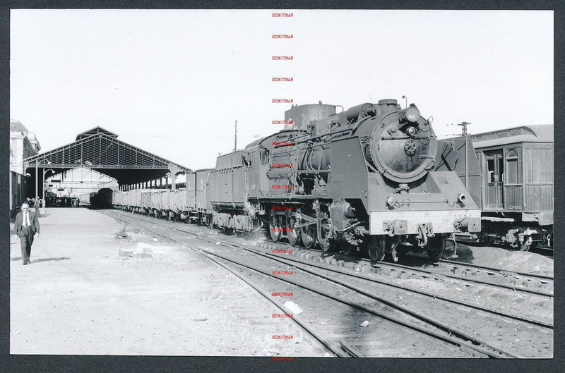 RQ39d SPAIN RENFE steam locomtive 240.2522 at Valladolid 16-5-65 ex MZA 2442.jpg