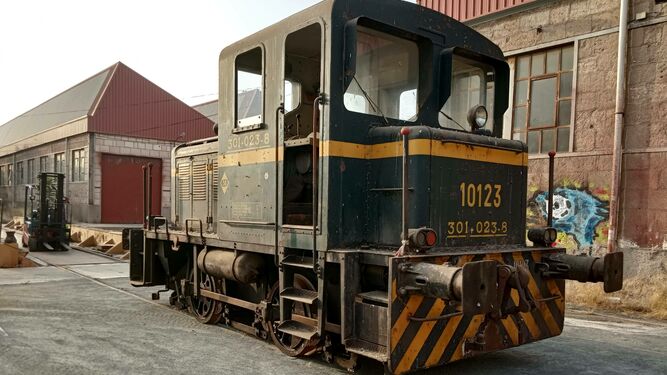 locomotora-Meme-Estacion-Intermodal-Almeria_1370273155_102257504_667x375 (1).jpg