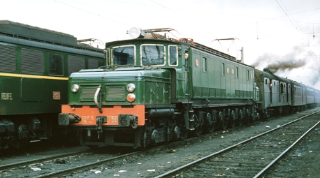 R 75-RENFE-7508-Avila.jpg