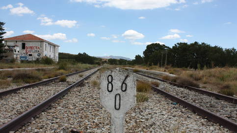 album-las-vias-y-estaciones-abandonadas-de-la-linea-de-ferrocarril-madrid-burgos.jpg