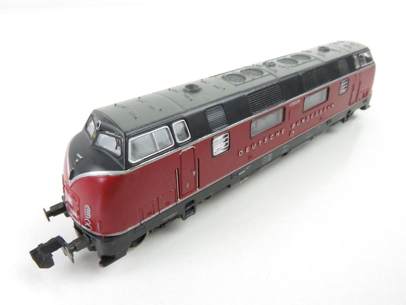 WAL210-Roco-23257-Diesellok-BR-V-200-035-der-DB-dunkelrot-Modelleisenbahn-Modellbau-Modellbahn-003.jpg