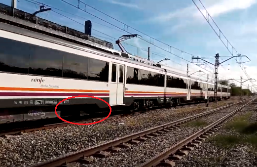 Screenshot_2021-01-22 Trenes de pasajeros RENFE MEDIA DISTANCIA UT-470 (7) - YouTube.png