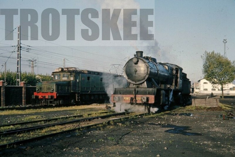 35mm Slide RENFE Spanish Railways Steam Loco 140 2507 Miranda 1968 Original.jpg