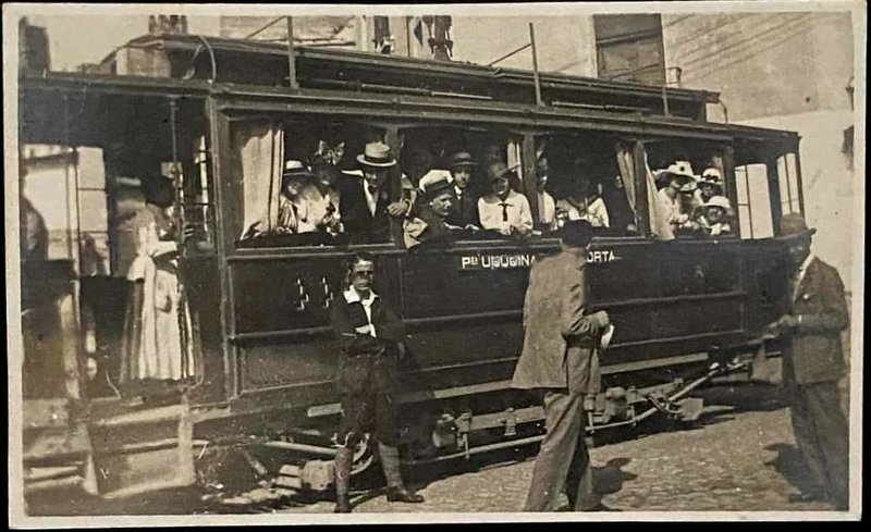 tramvia d'Horta a la pl Eivissa.jpg