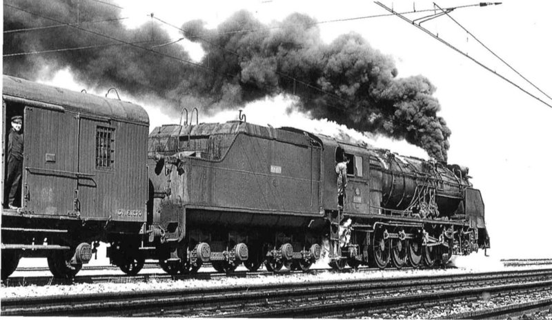 c107 La 151F-3103 (MTM 576 construida en 1943) ofrecía una estupenda vista, en mayo de 1965, cuando salía de Grijota con un mercancías en la línea Palencia-León.jpg