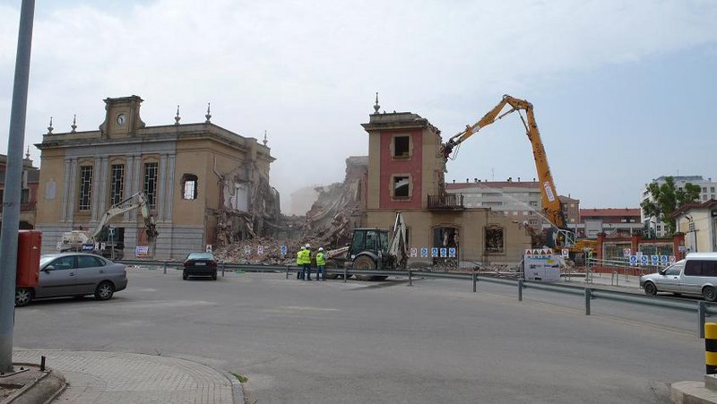 derribo estacion, foto J Ramos.JPG