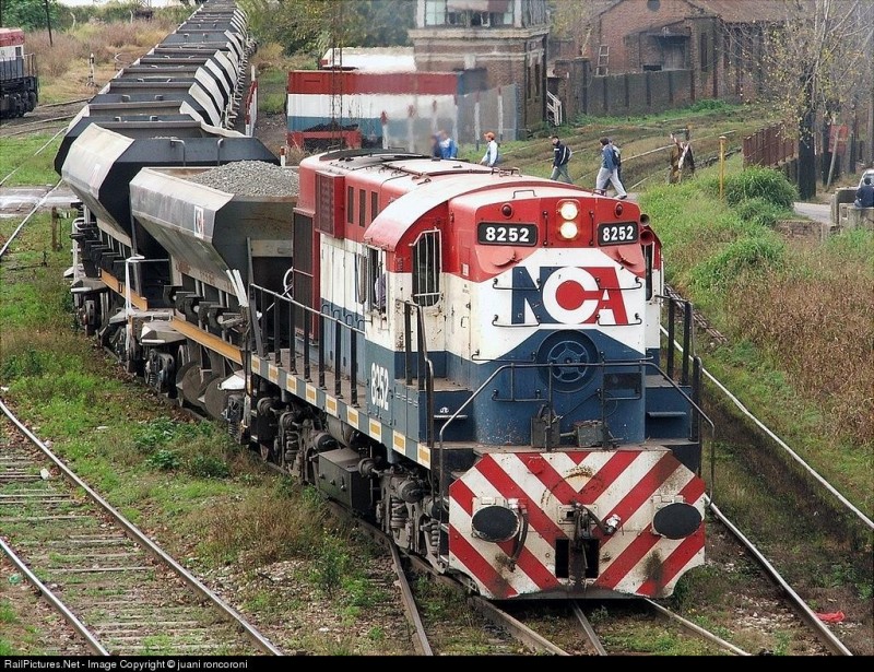 8255 Alco RSD-16 Campana saliendo.jpg