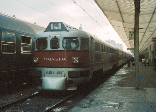 353.003 - Talgo Virgen del Yugo. Irún 06-05-1970 - Foto John Batts.jpg