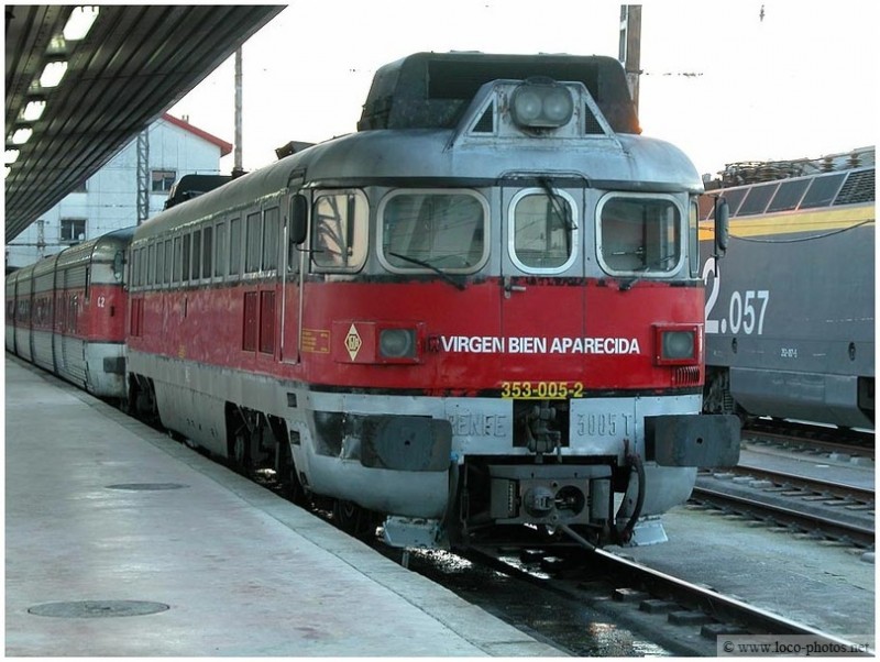 353.005 - Talgo Virgen Bien Aparaceida. Irún for T250 to Alicante. 08-02-2003.jpg