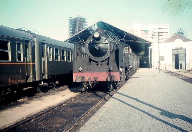 Estación de Alicante-Benalúa. 16-04-1968 - Foto  Charles F. Firminger.jpg