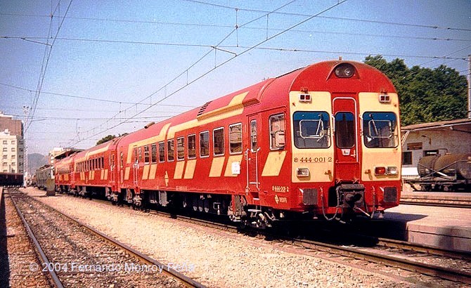 444.001 - Castellón de la Plana, destino Madrid-Chamartín en servicio Intercity, abril 1986.jpg