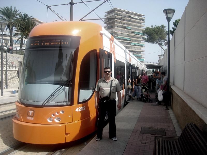 Tram 4202  La Isleta (Alicante).JPG