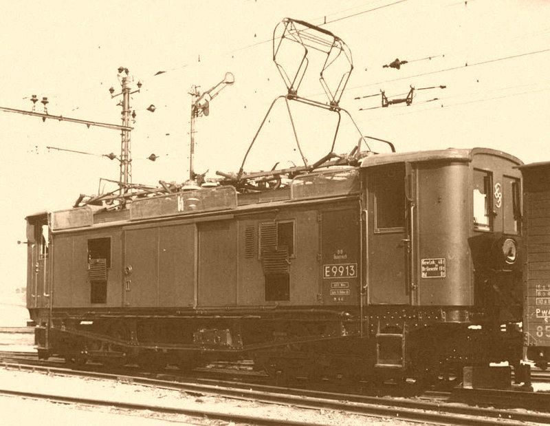 Versión antigua de la locomotora eléctrica 1099, utilizada desde 1911 hasta su conversión en 1959 (Foto- ÖBB-Archiv).jpg