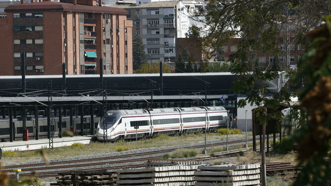 Avant-Malaga-Sevilla-Estacion-Granada_1418568951_113937170_667x375.jpg