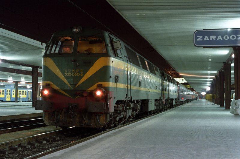 333.040+030 at Zaragoza on Sol de Levante 952 to Alicante. 23-1-86.jpg