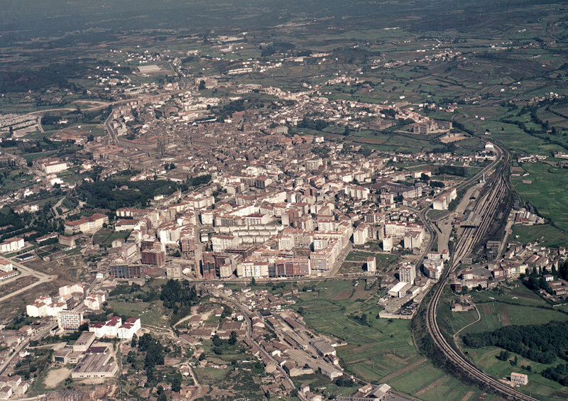 santiago_de_compostela__vista_xeral_da_cidade__1973.10.07__2265-65 (1).jpg