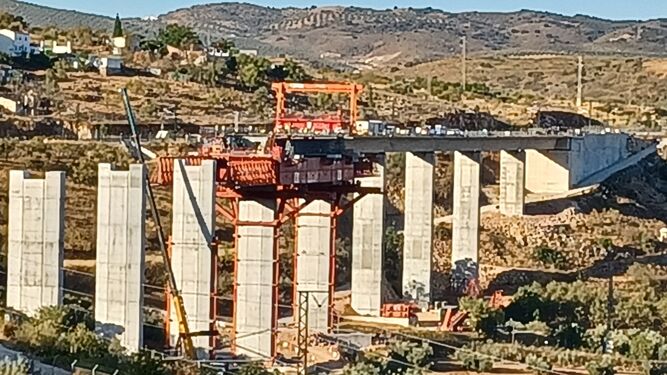 Aspecto-reciente-obras-viaducto-Riofrio_1614449077_144441374_667x375.jpg
