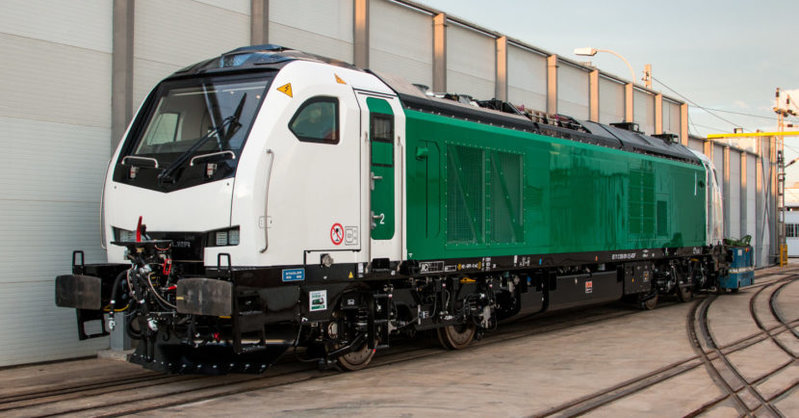 Primera-locomotora-de-la-serie-336-de-Adif-de-la-familia-Eurolight-en-la-factoria-de-Albuixech.-©-STADLER-1-830x434.jpg