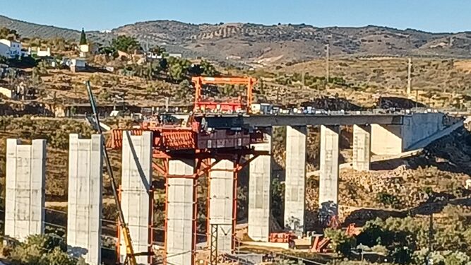 Aspecto-viaducto-Riofrio-pasado-septiembre_1649545527_150716486_667x375 (1).jpg
