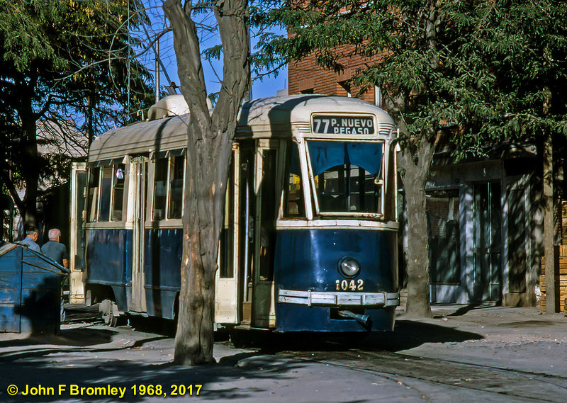 El 1042 en línea 77. 1967b.jpg