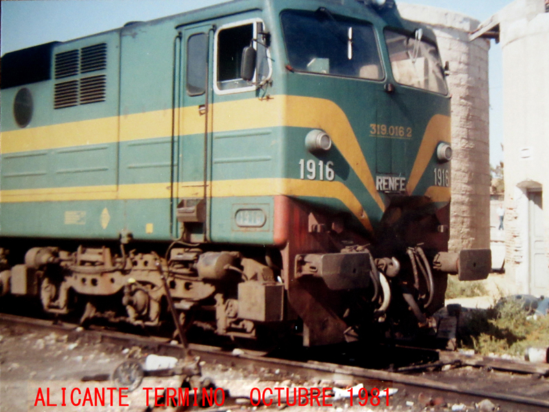 Renfe 1916 Alicante Tno Octubre 1981.jpg