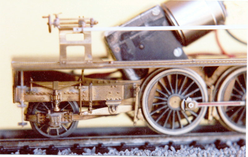 241-2001 bastidor locomotora 03.jpg