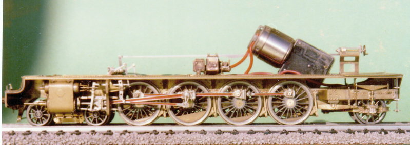 241-2001 bastidor locomotora 04.jpg