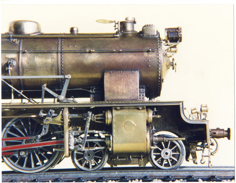 241-2001 locomotora 04.jpg