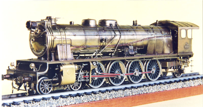 241-2001 locomotora 05.jpg