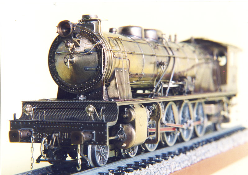 241-2001 locomotora 06.jpg