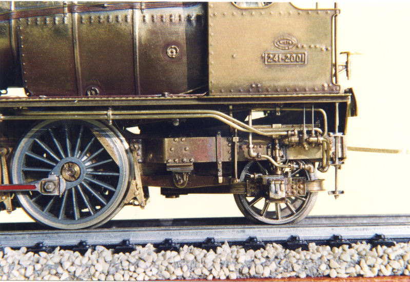241-2001 locomotora 10.jpg