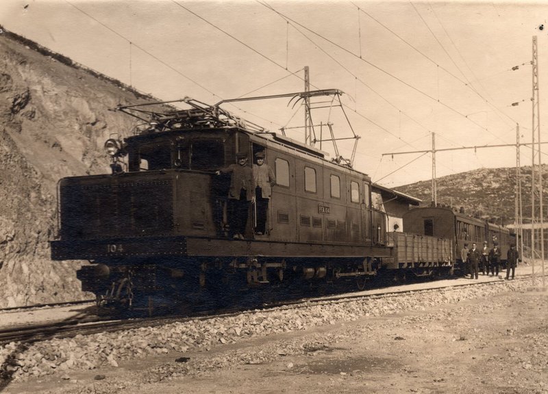 La nº 104 en la estación de Fuencaliente-El Escorial.jpg