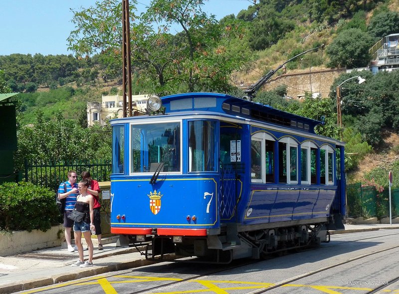 reliquia-el-tramvia-blau-tranvia-azul-de-color-azul-de-barcelona-al-funicular-del-tibidabo-94019-xl.jpg