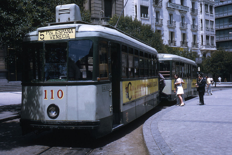 Plaza España Parada Linea 5 Corta T110+R2.jpg