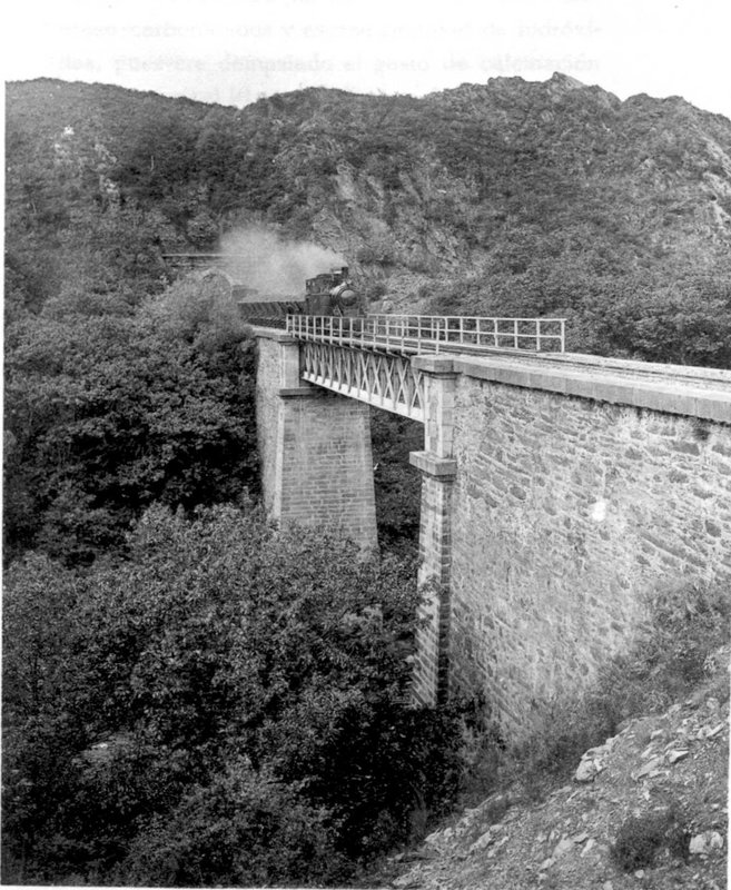 SMV_Tren a la salida de un túnel_c1930.jpg