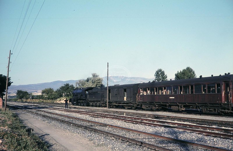 HF1192_RENFE_Spanish_Railways_Steam_Locomotive_140_2509__at_Calatayud_in_1966_-_19091966_-_Henry_Finch.jpg