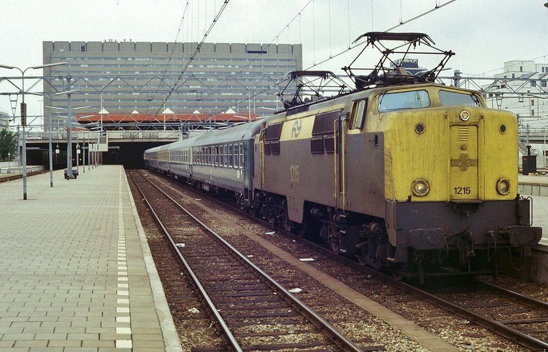 Costa Brava Express Den Haag C.S. - Portbou. Den Haag C.S. 3-7-1980.jpg