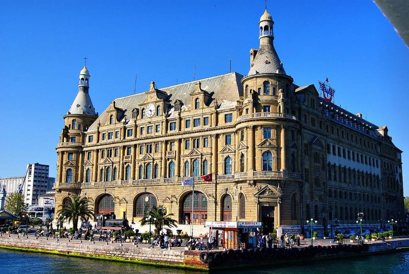 Rasimpaşa,_Haydarpaşa_İskelesi,_Haydarpaşa_Gar_Binası_Yanı,_34716_Kadıköy-İstanbul,_Turkey_-_panoramio.jpg