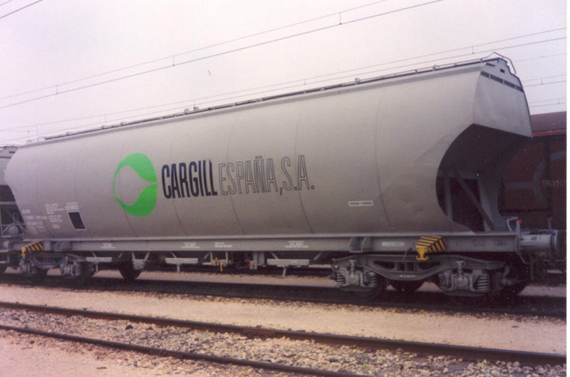 Tolva Cargill inidentificada Fte san Luis.jpg