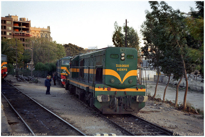 e102 319-062 estacionada en Alicante. 11 de febrero de 1985.jpg